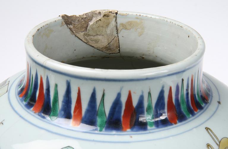 A Transitional wucai jar, 17th Century.