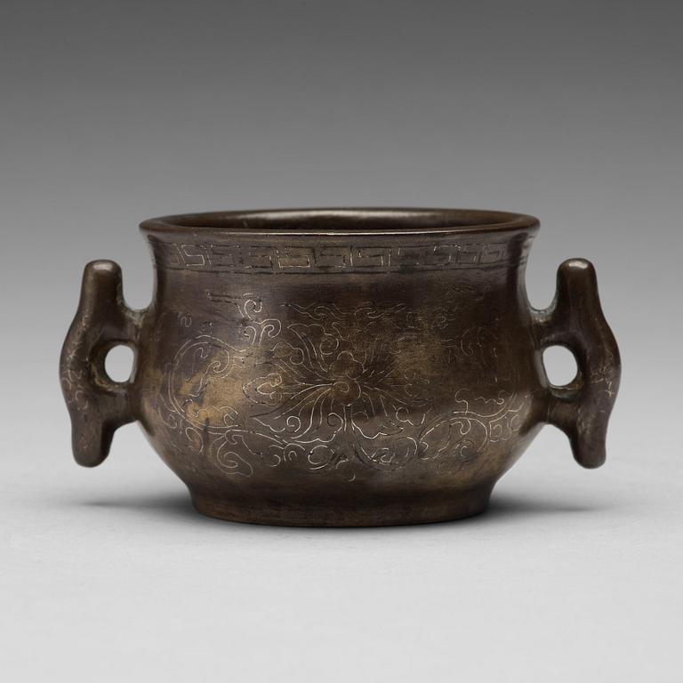 A silver inlay bronze censer, late Qing dynasty.