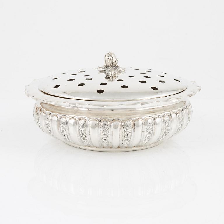 A silver jardinere, mid 20th Century.