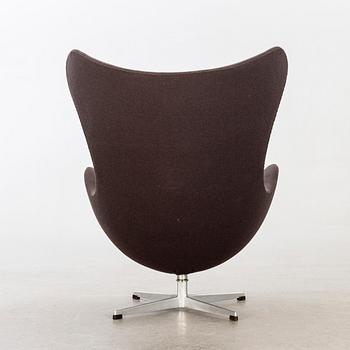 Arne Jacobsen, A 1960/70's arm chair "Egg chair" designed for Fritz Hansen, Denmark.