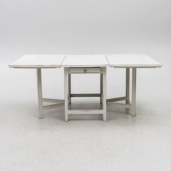 A drop-leaf table, 19th century.