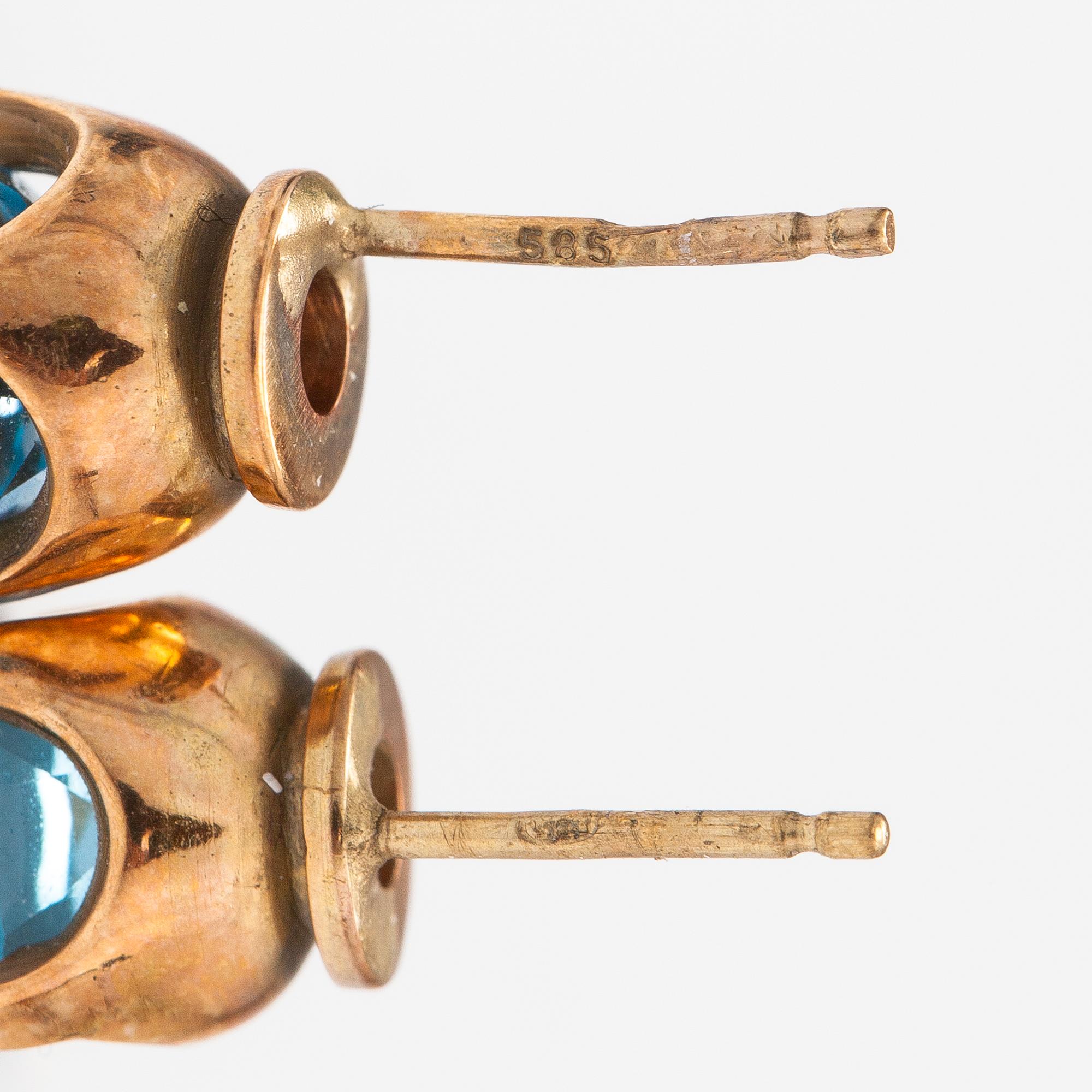 A pair of 14K gold earrings with topazes ca. 2.60 ct in total.