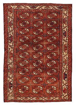 Matto, an antique Yomoud khali (main carpet), ca 244-249,5 x 172,5-174,5 cm.