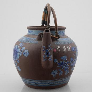 Two Chinese yixing ware teapots, late Qing dynasty / early 20th century.
