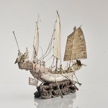 Two Chinese silver models of djunks, Shanghai, around 1900.