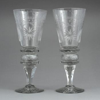 POKALER, ett par, slipat glas, tidigt 1900-tal, troligen Sverige.