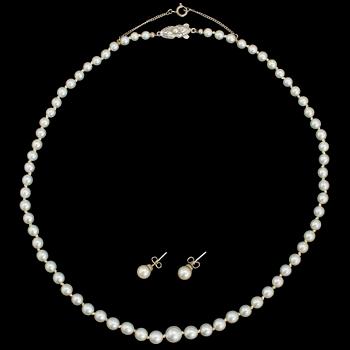 COLLIER med lås i silver samt ÖRHÄNGEN, 14k vitguld, med odlade pärlor, 1900-talets andra hälft. Vikt 16 g.