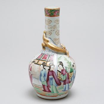 VASER, 2 st, porslin, Kina, sent 1800-tal.