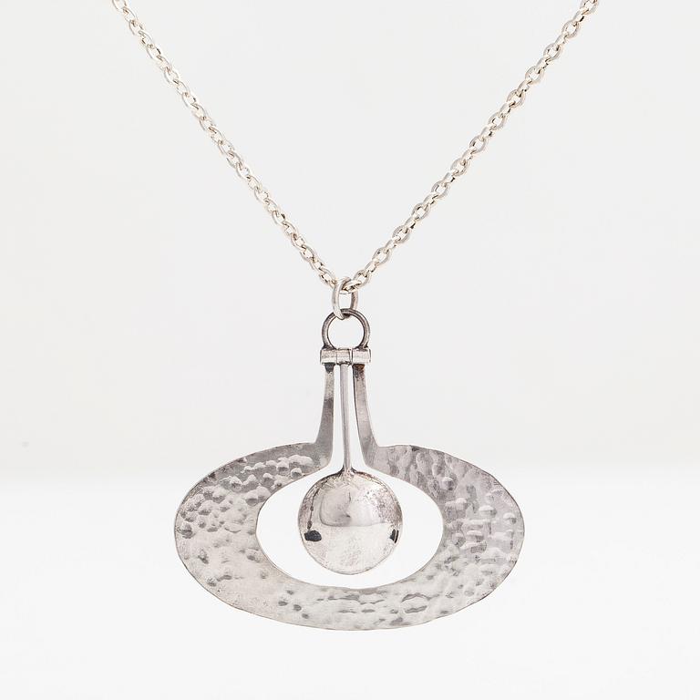 Tapio Wirkkala, halsband "Päron", sterlingsilver. Kultakeskus, Tavastehus 1975.