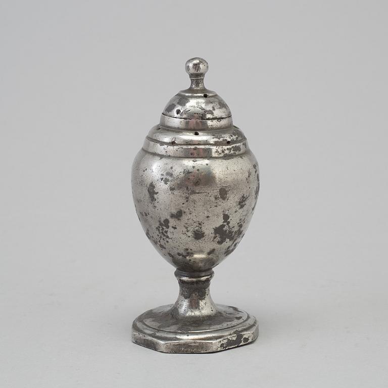 A 17TH CENTURY PEWTER SHAKER.