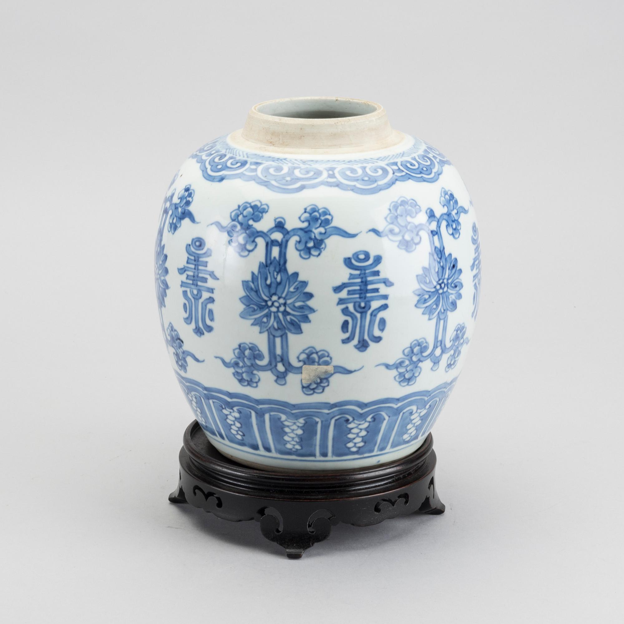 A porcelain jar from the 18th century China.