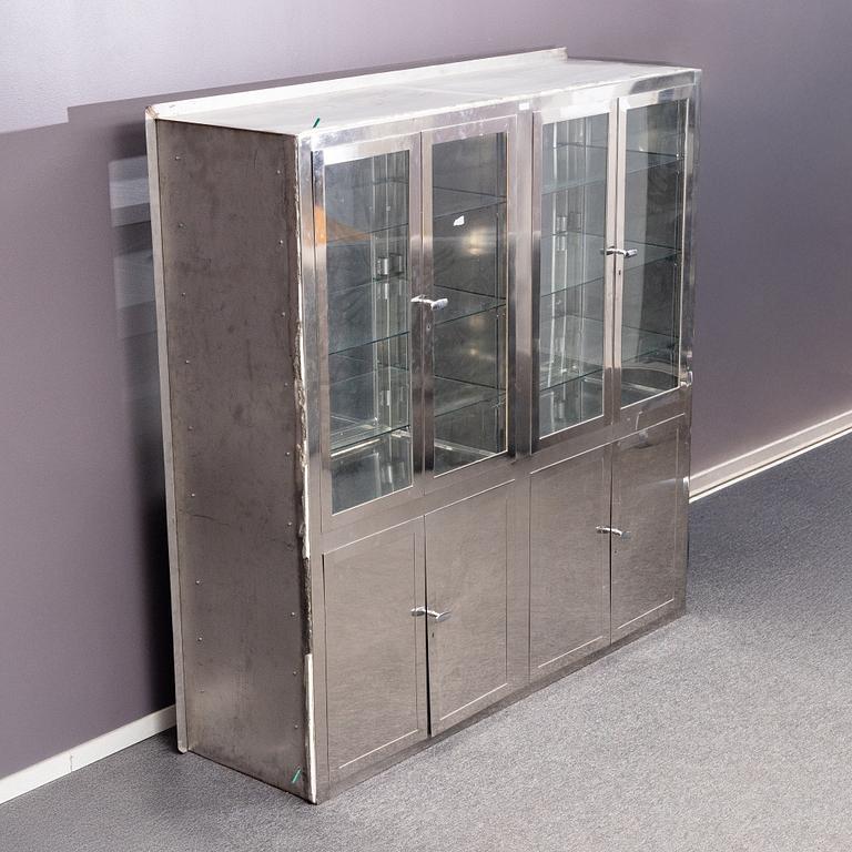 Läkarskåp, Kifa, 1900-talets andra hälft.