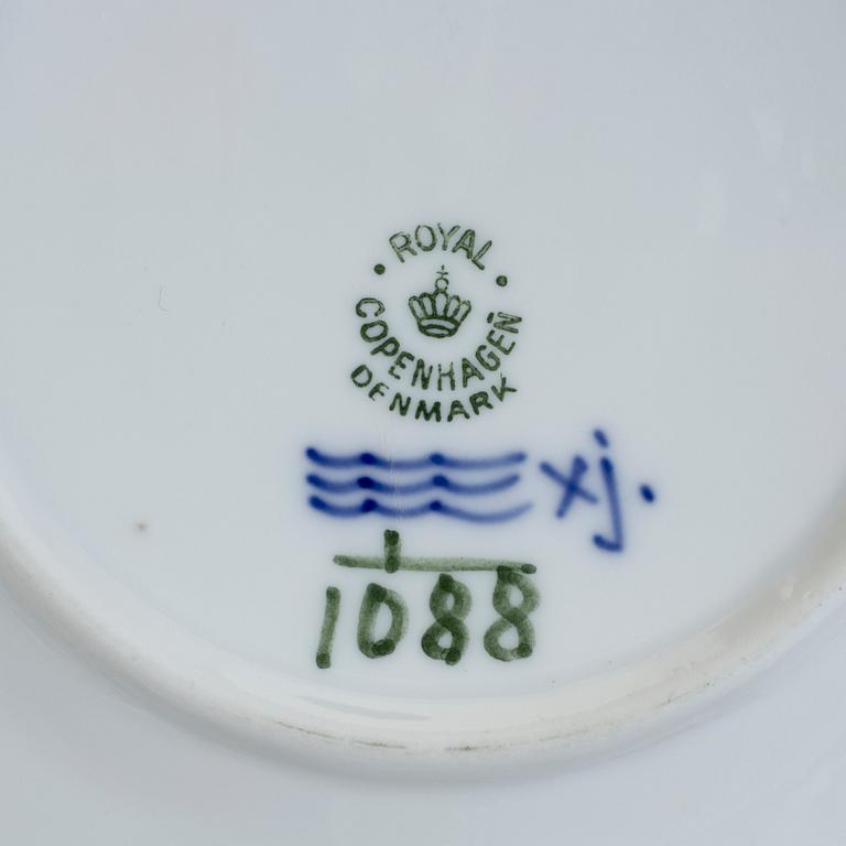 SERVISDELAR, 33 stycken, porslin, "Musselmalet", Royal Copenhagen.