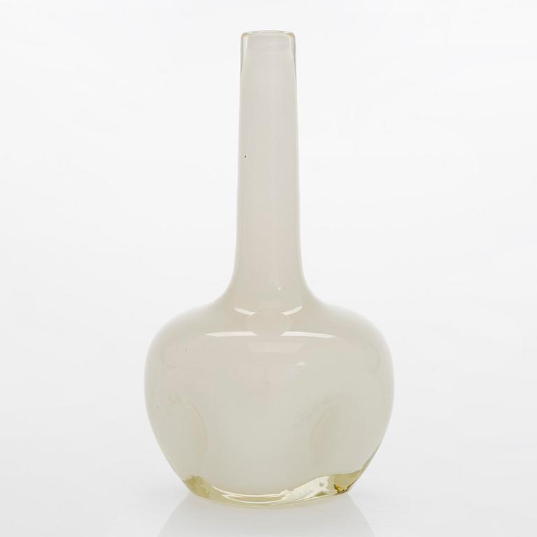 Runar Engblom, a glass vase, signed Runar Engblom Riihimäen Lasi Oy. 1940s.