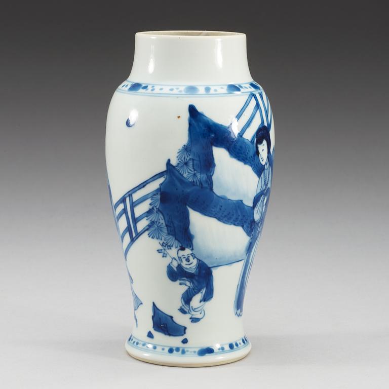 A blue and white vase, Qing dynasty, Kangxi (1662-1722).