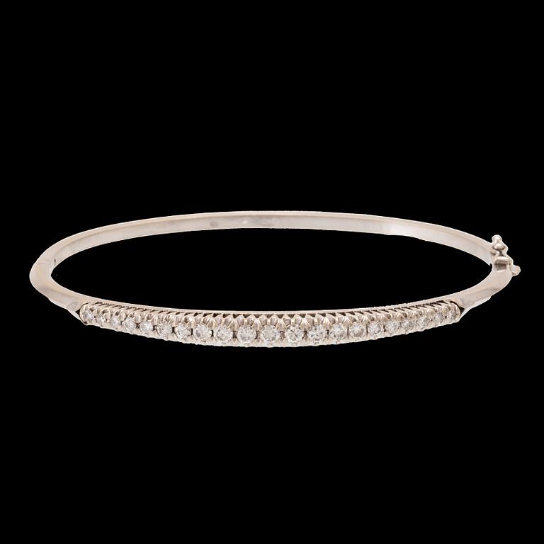 Stelt armband 18K vitguld med runda briljantslipade samt enkelslipade diamanter, Italien.