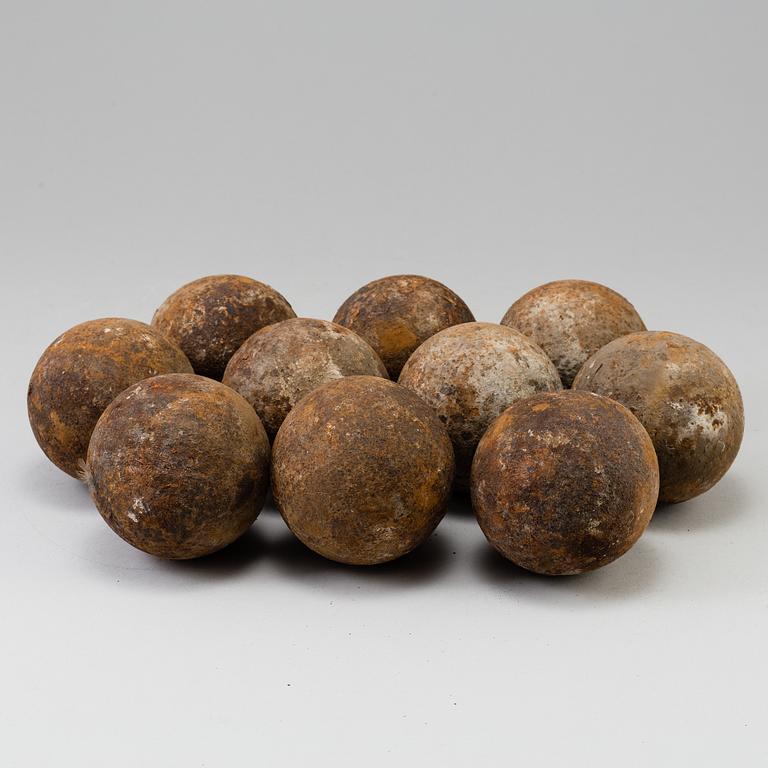 TEN IRON CANNON BALLS, 18th century.