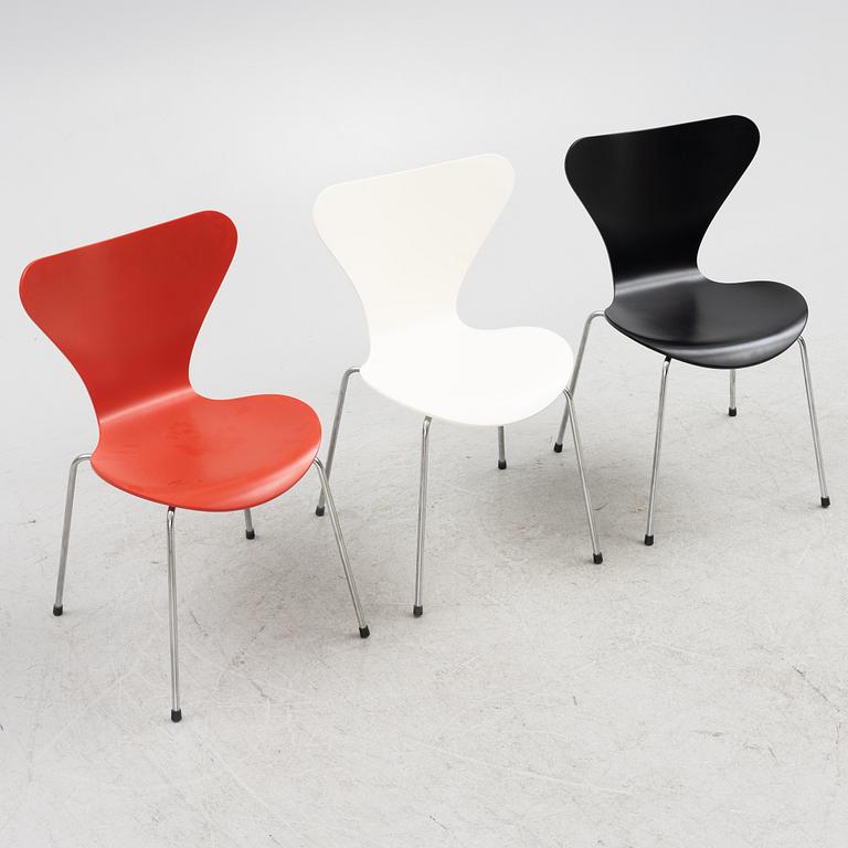 Arne Jacobsen, six 'Series 7' chairs, Fritz Hansen, Denmark, 1998.