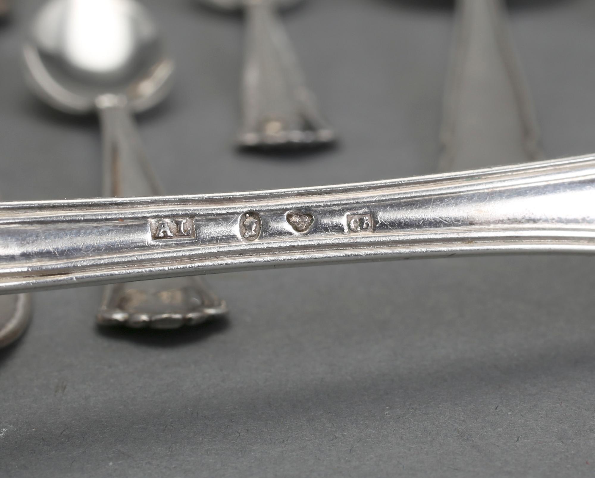 PARTI SILVER, mestadels svenska stämplar, bl a GAB, Stockholm 1968. 1800-1900-tal. Total vikt ca 1019 gram.
