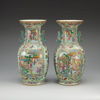 A pair of famille rose Canton vases, Qing dynasty, 19th Century.