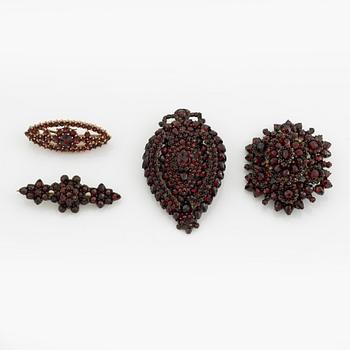 Smycken med granater, 9 st föremål.