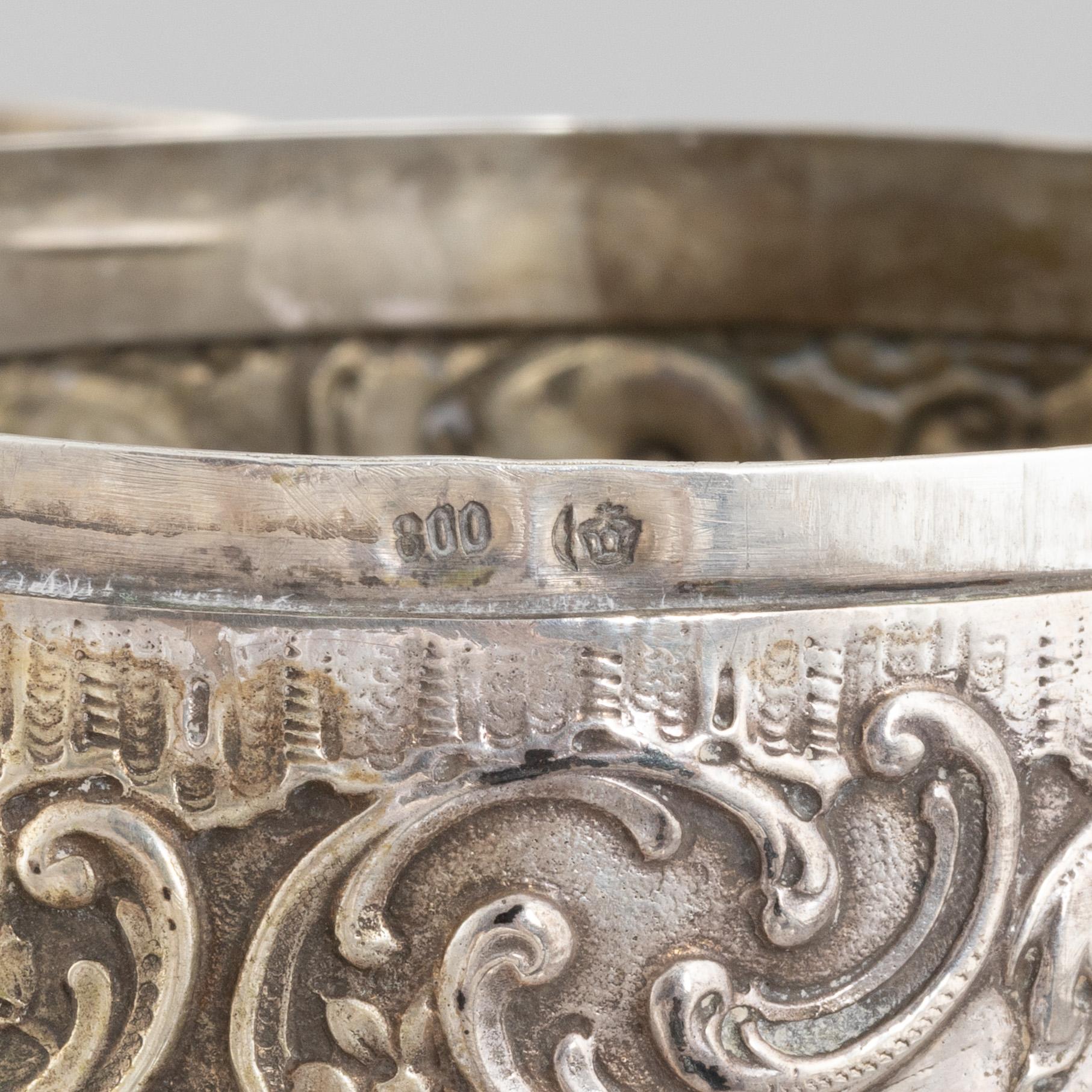 Lided box, silver 800, German control mark, Rococo style, circa 1900.