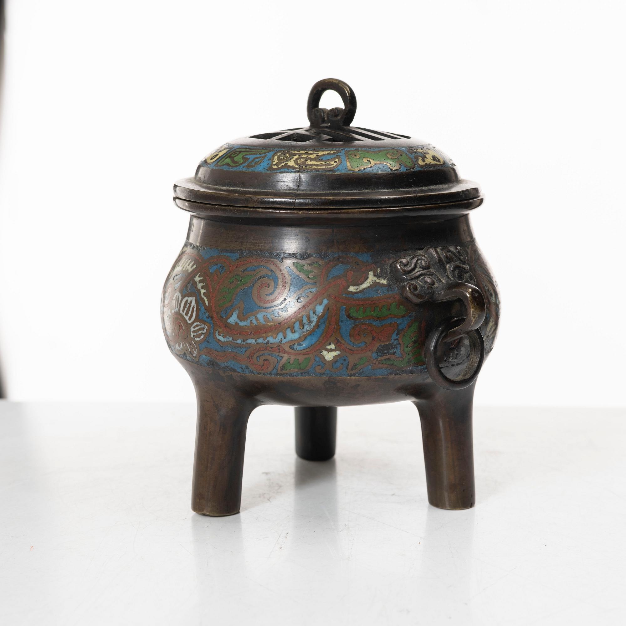 Rökelsekar, cloisonné. Japan, Meiji (1868-1912).