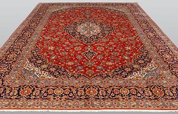 A carpet, Kashan, ca 460 x 308 cm.