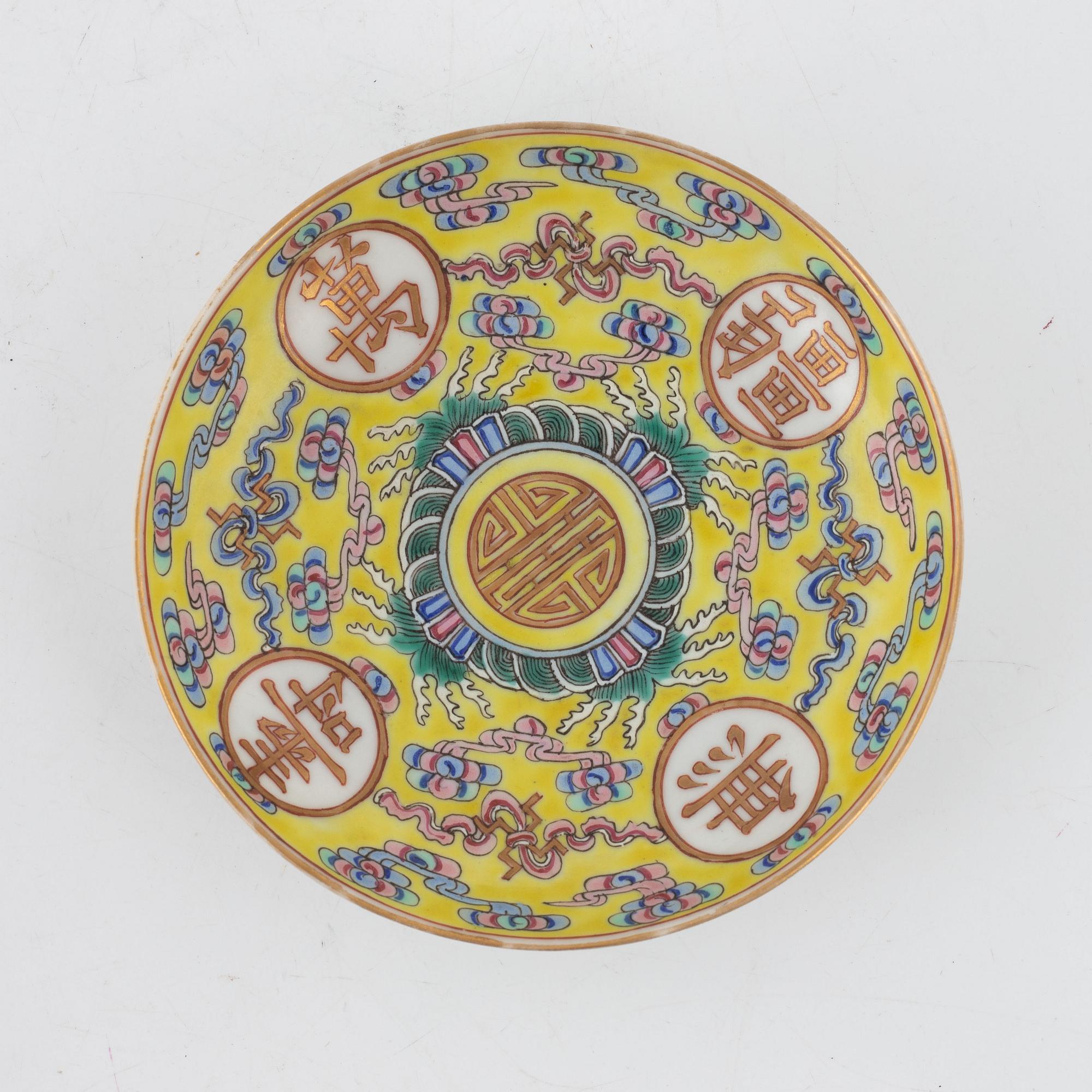 A Chinese famille rose yellow ground medallion plate and coffeecup with saucer, late Qing dynasty/around 1900.