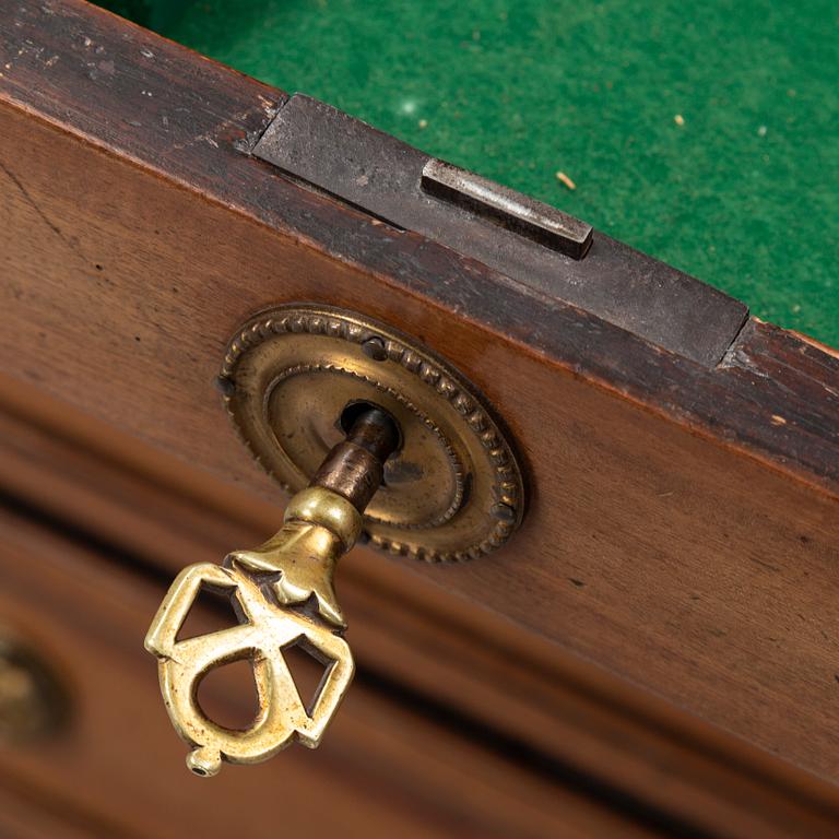 A mahogany chest of drawers, second half of the 19th century.