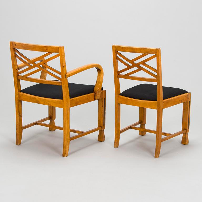 A 1920s/30s century dining table and set of 6 + 2 chairs.