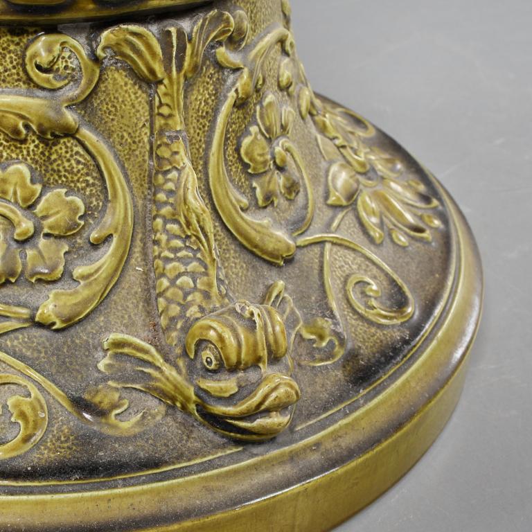 PIEDESTAL, majolika, omkring 1900.