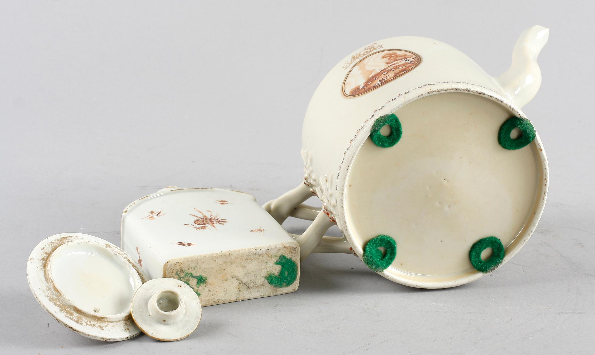 TEKANNA och TEDOSA, porslin, Kina, Qing dynastin, Jiaqing (1796-1820).