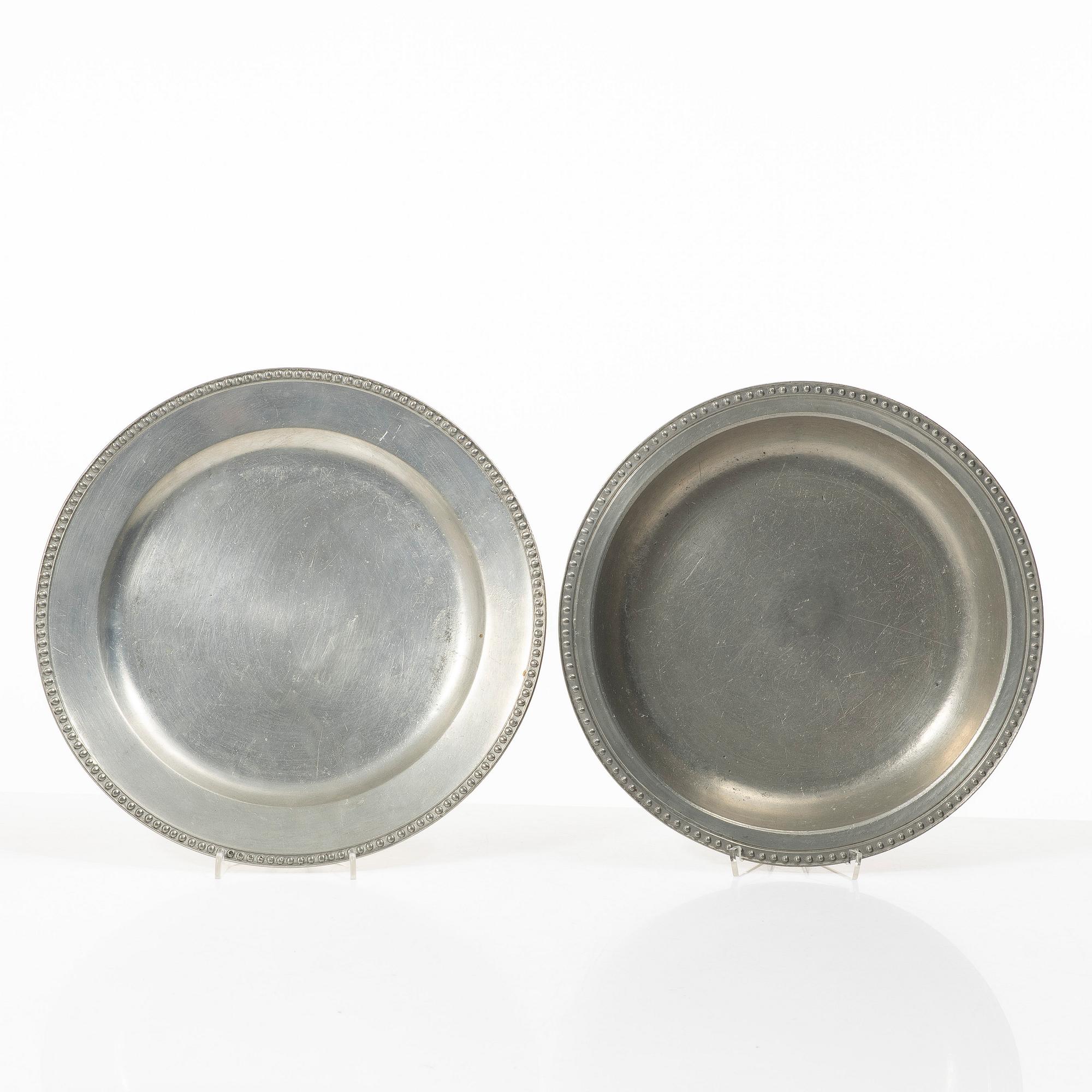 Plates and bowl, by Hans Viksten Örebro and possibly Gustav Wilhelm Lindberg Örebro.