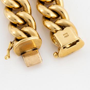 18K gold curb link bracelet.