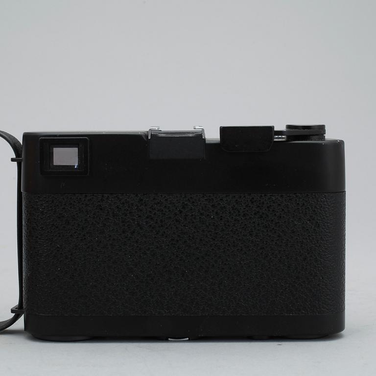 KAMERA samt 2 objektiv, Leica CL, nr. 1403135, 1974.