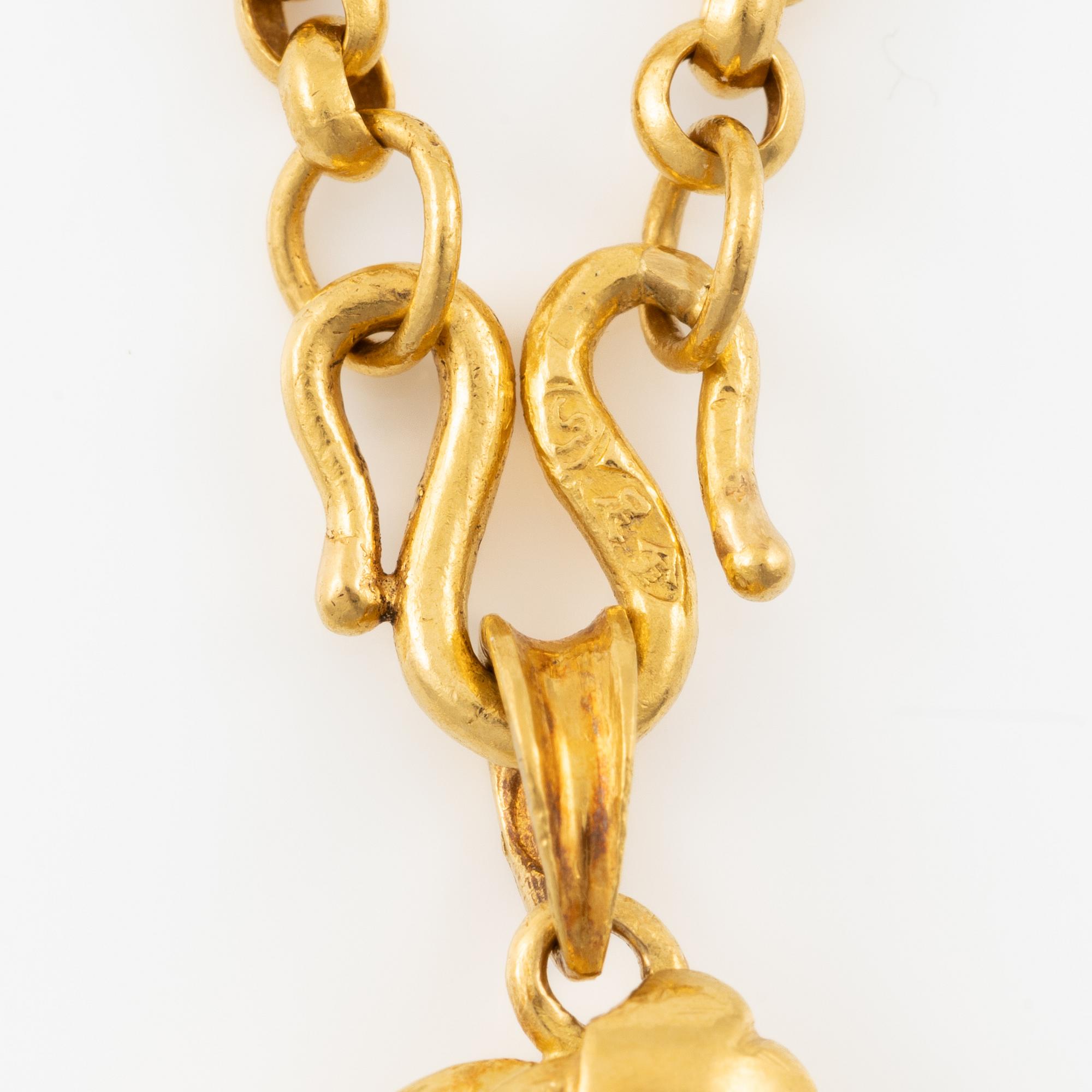 Collier guld med hänge i jade.