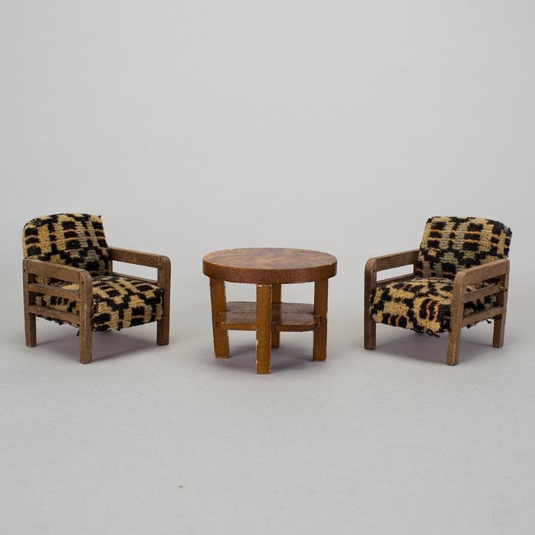 A lot of 11 pieces of doll house furniture probably by Paul Hübsch 1930/40s.