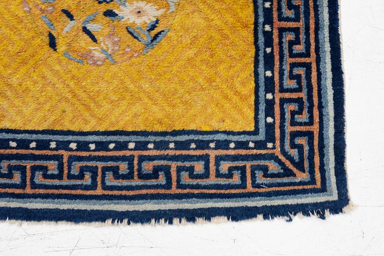 Matta, semiantik, Kina, ca 205 x 69 cm.