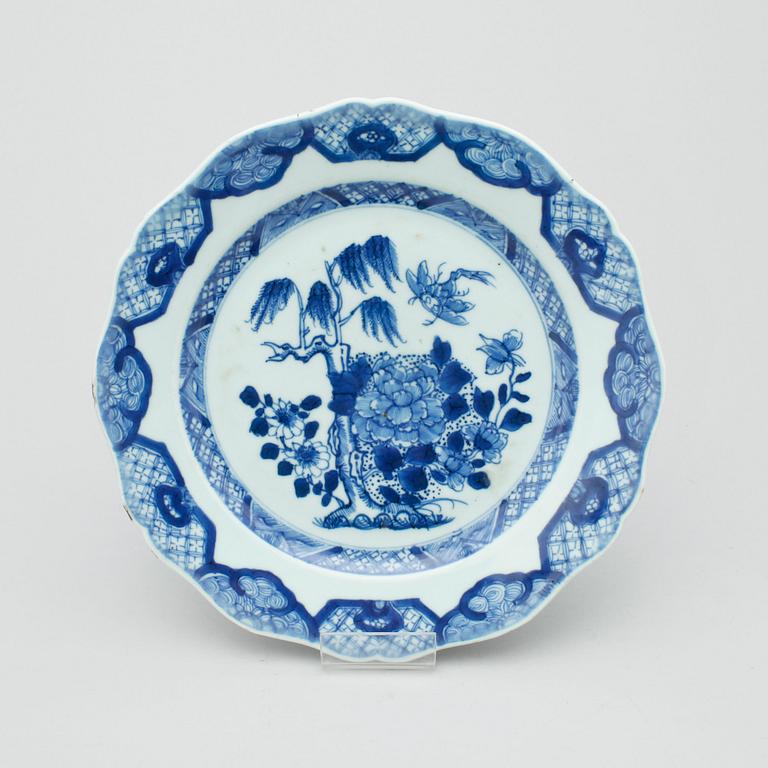 TALLRIKAR, 4 st, porslin, Kina, 1700 samt 1800-tal.