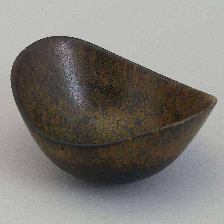 A figurine and bowl by Gunnar Nylund, Rörstrand.