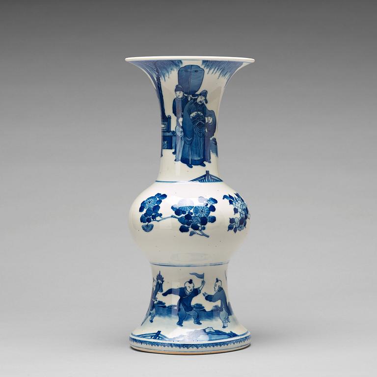 A blue and white vase, Qing dynasty, circa 1900.