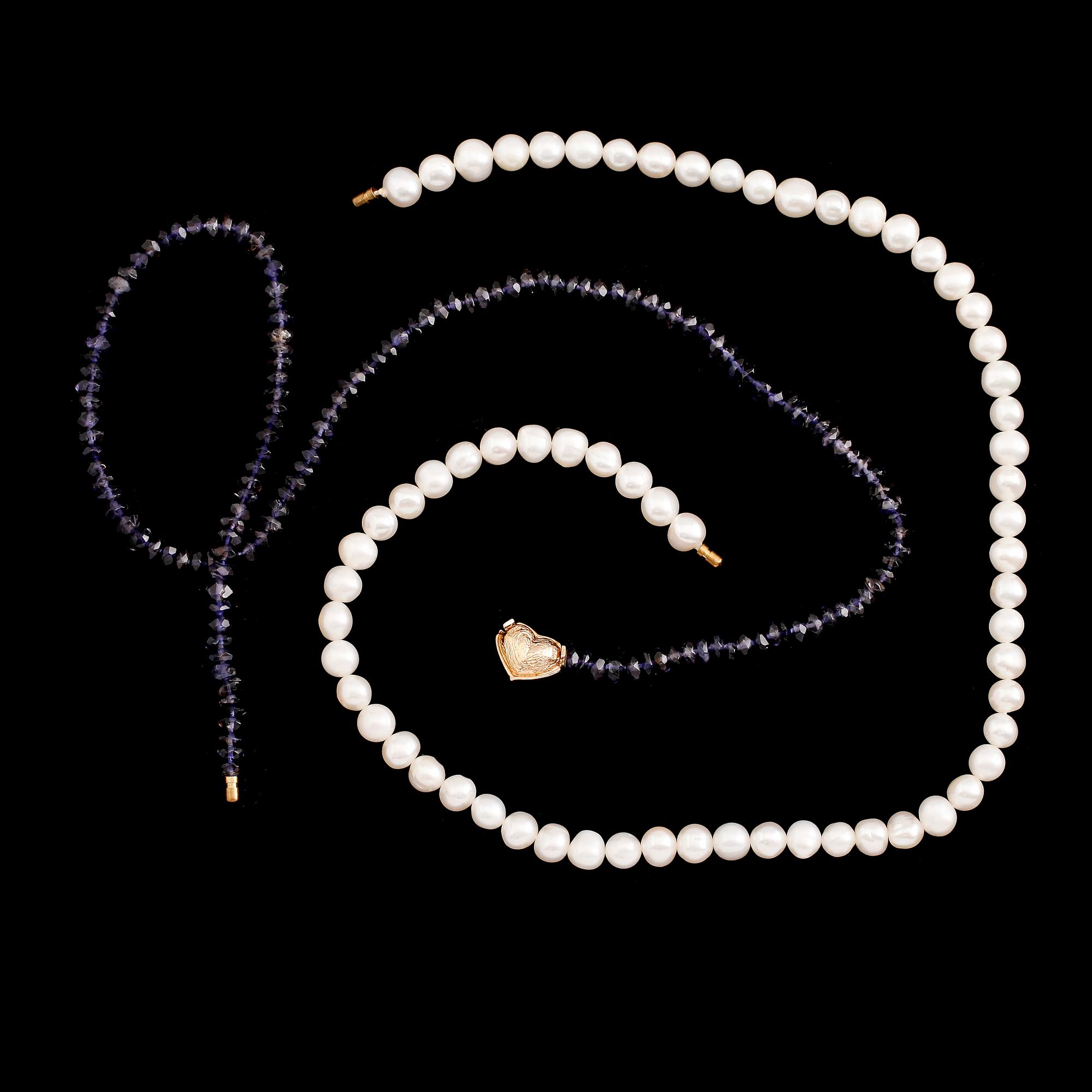 COLLIER, 2 st, fasetterade ametister samt pärlor med utbytbart lås, 14 k guld.