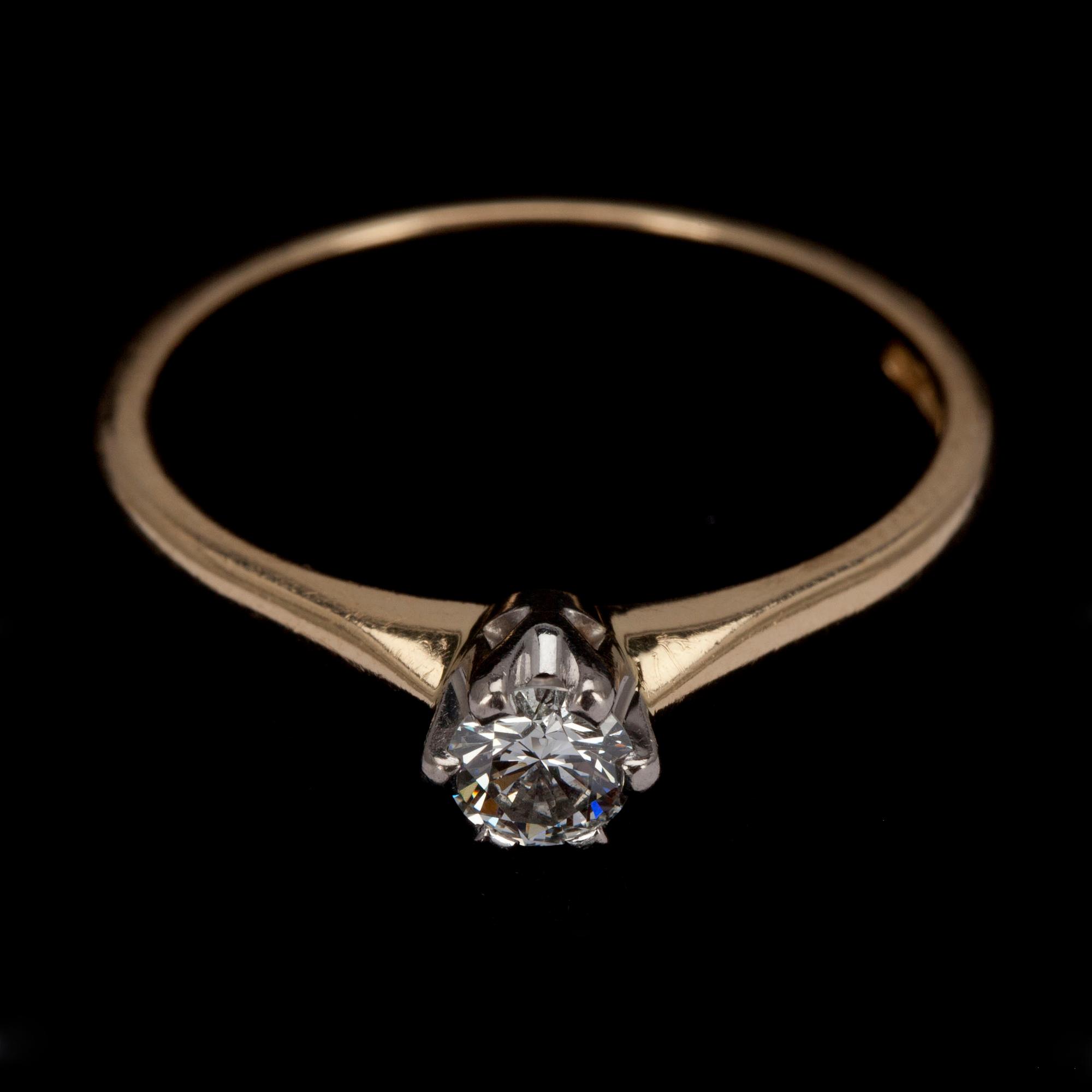 RING, guld 18K, briljantslipad diamant 0,22 ct, A. Tillander. Vikt 17 g. Intyg Tillander.