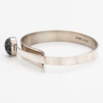 Elis Kauppi, A silver bracelet with an snowflake obsidian. Kupittaan kulta, Turku 1958.