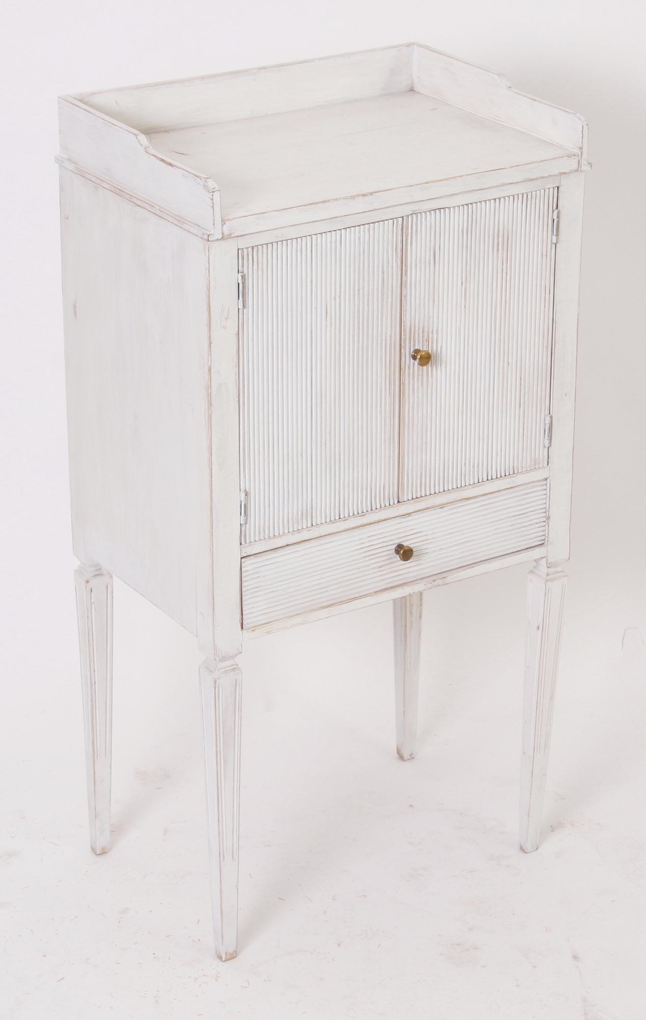 POTTSKÅP, gustavianskt, 1800-tal.