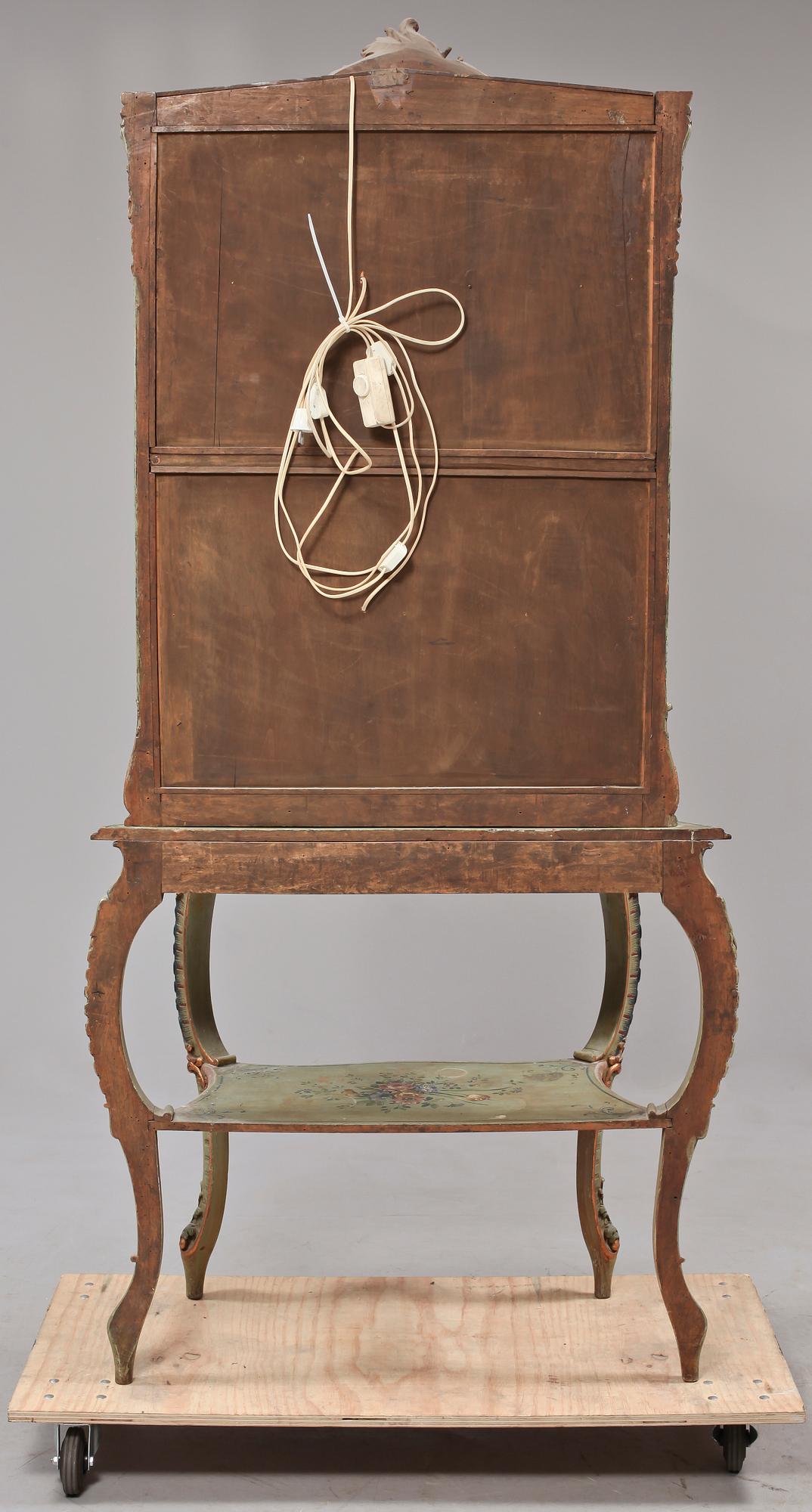 VITRINSKÅP, rokokostil, sydeuropa, 1900-tal.