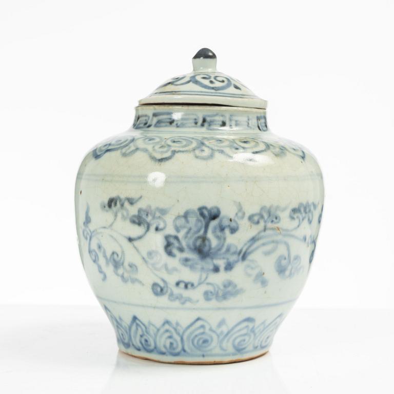 A Chinese blue and white porcelain jar, Ming dynasty (1368-1644).