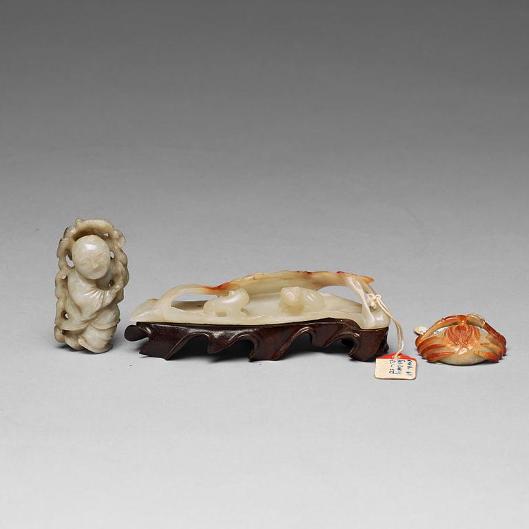 A group of three carved nephrite sculptures, Qing dynasty.