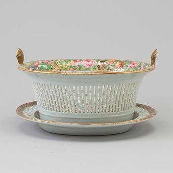 A famille rose porcelain chestnut basket with dish, Canton, Qing dynasty, 19th century.